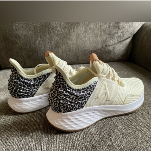New Balance Women's Fresh Foam Roav Running Shoe Sneakers NWOT - Picture 6 of 11